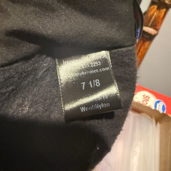 Stormy Kromer ladies wool hat - Picture 5 of 8